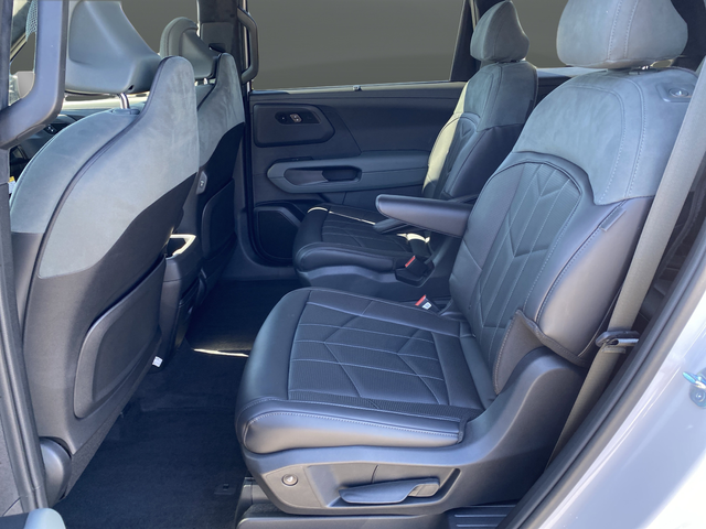 New 2027 White Kia X-Pro SX-Prestige image 18