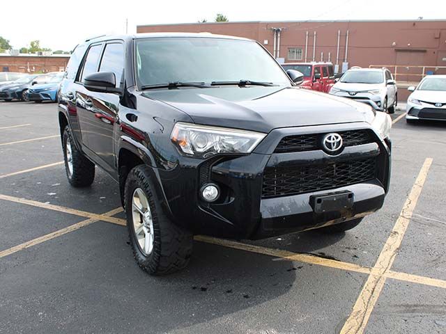 Used 2016 Midnight Black Metallic Toyota SR5 image 4