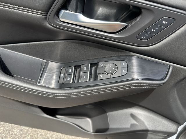 Used 2022 Gray Nissan SL image 28
