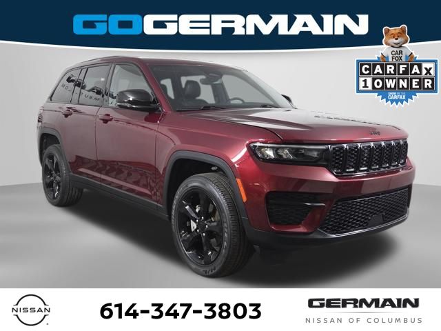 Used 2023 Red Jeep Altitude X image 4
