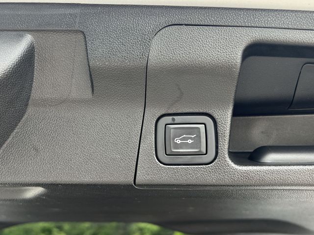 Used 2020 White GMC SLT image 44