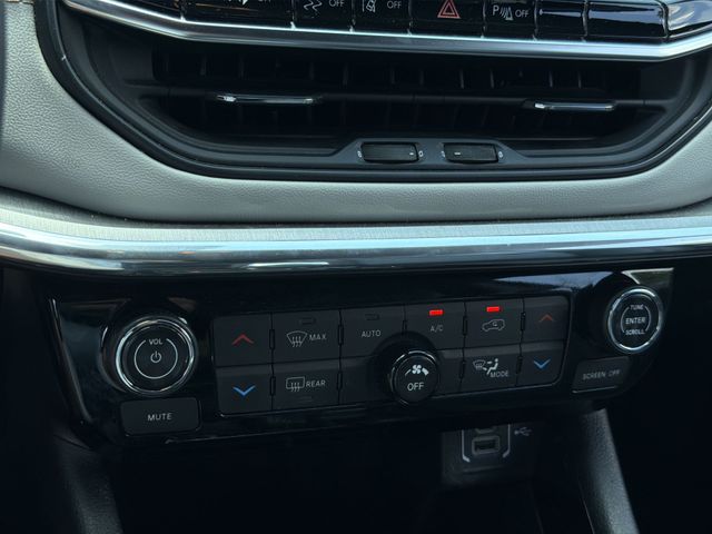 Used 2024 Gray Jeep Limited image 14