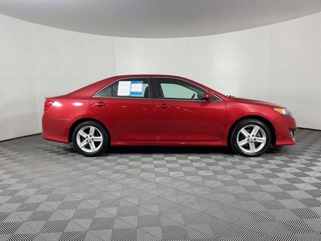 2014 Toyota Camry SE 11