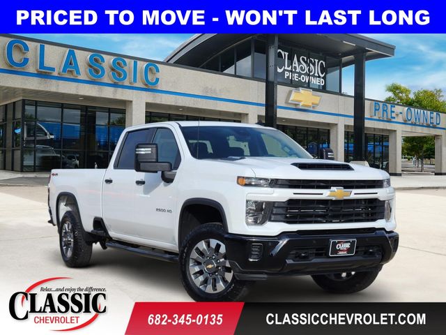 Summit White 2025 Chevrolet Silverado 2500HD Custom Crew Cab 4WD Pickup Truck Four-Wheel Drive Automatic