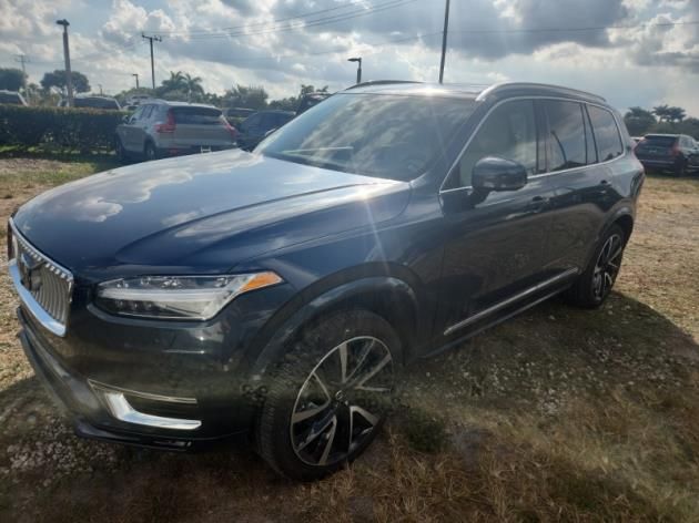 2024 Volvo XC90 B5 Plus