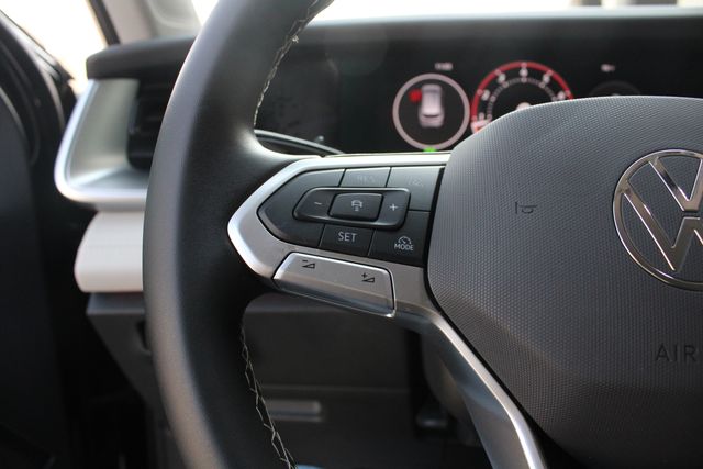 Used 2025 Black Volkswagen 2.0T SE image 13