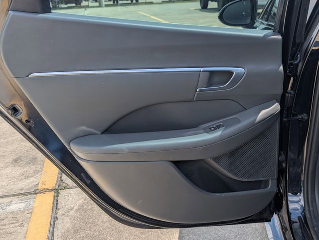 Used 2021 Black Hyundai SEL Plus image 22