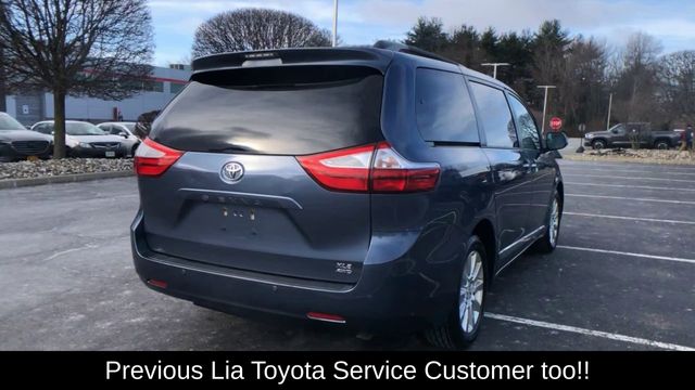 2017 Toyota Sienna XLE 9