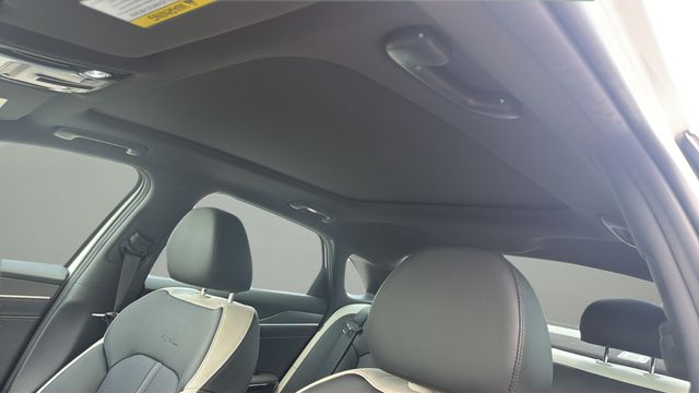 Used 2025 White Kia GT-Line image 26