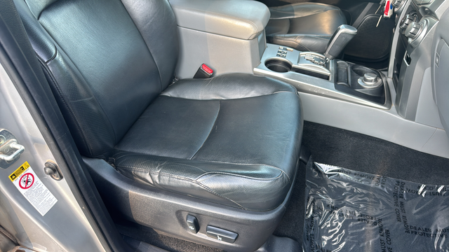 Used 2013 Classic Silver Metallic Toyota SR5 image 23