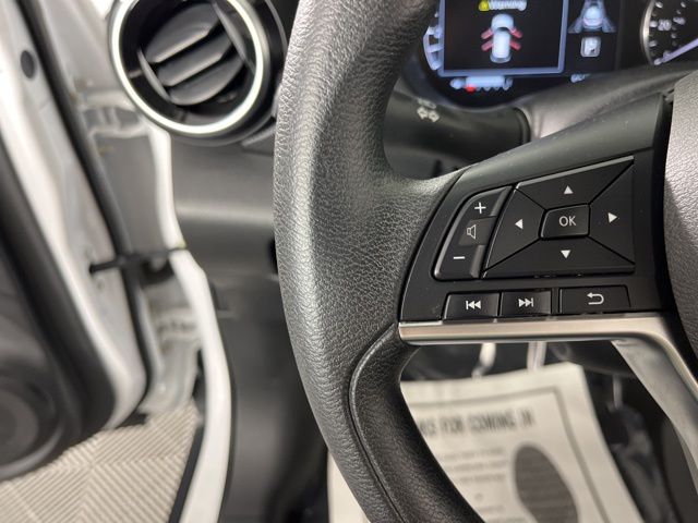 2023 Aspen White Tricoat Nissan Kicks SV FWD SUV