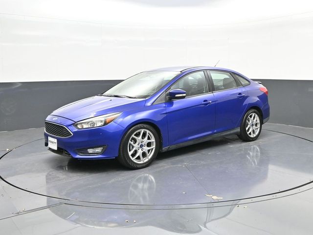 Blue 2015 Ford Focus SE Sedan Front-Wheel Drive 6-Speed Automatic