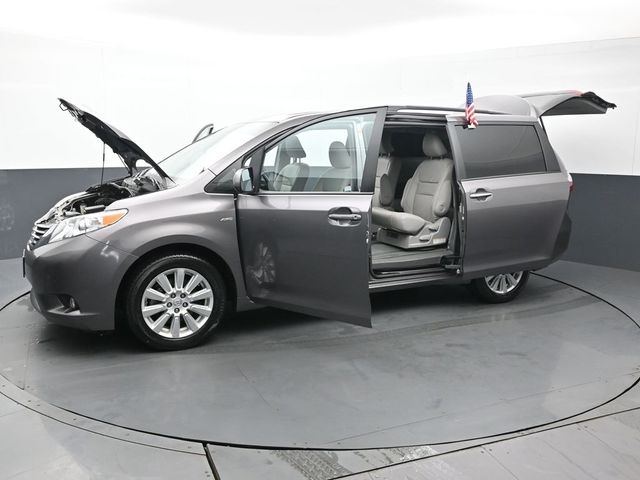 2017 Toyota Sienna XLE 48