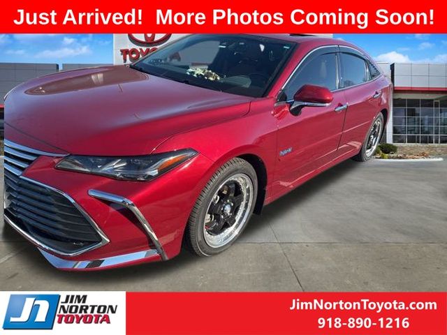 2020 Toyota Avalon Limited's photo
