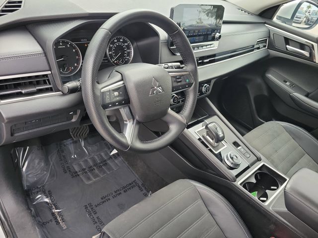 2024 Mitsubishi Outlander SE - Photo 19