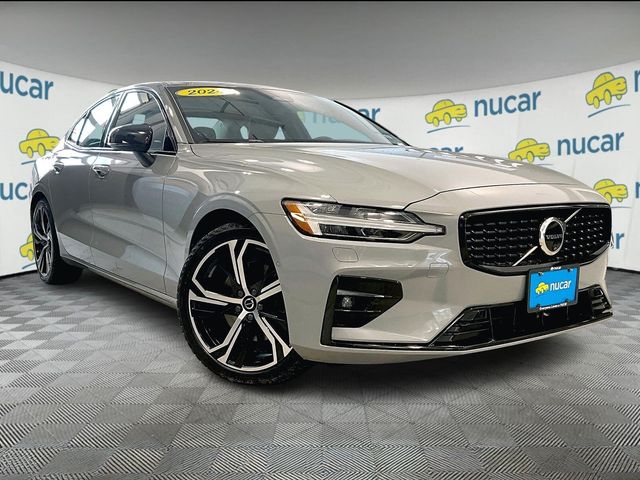 2024 Volvo S60 B5 Ultimate Dark Theme AWD