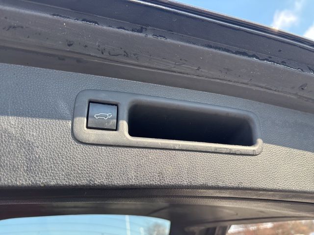 used 2021 Toyota Highlander car, priced at $28,899