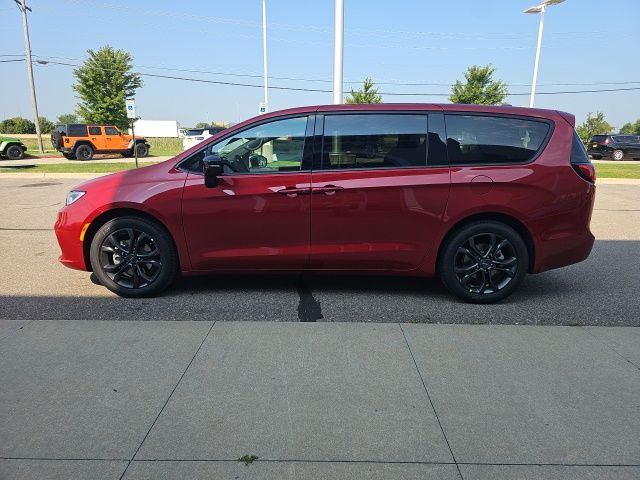 2026 Chrysler Pacifica Select - Pr6 exterior view 10
