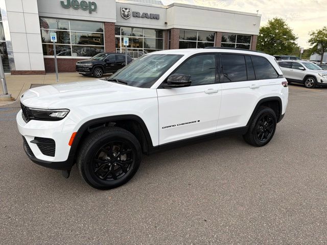 Bright White Clearcoat 2024 Jeep Grand Cherokee SUV / Crossover Four-Wheel Drive 8-Speed Automatic