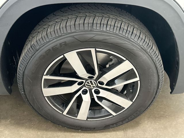 2023 Volkswagen Atlas 2.0T SE Silver at Sutliff Volkswagen