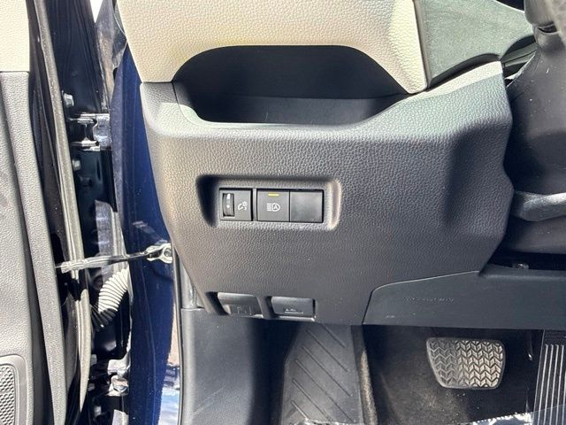 2024 Toyota RAV4 XLE - Photo 27