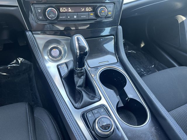 Used 2020 White Nissan 3.5 S image 24