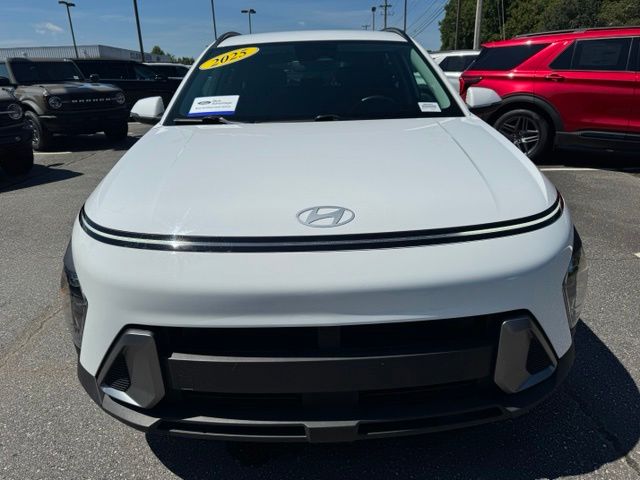 Used 2025 White Hyundai SEL image 2