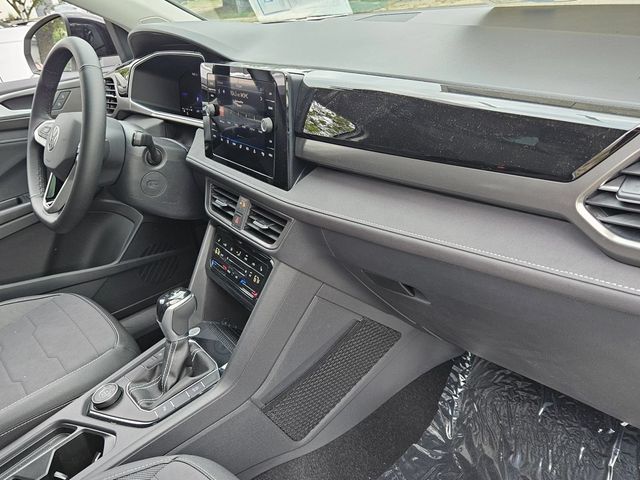 2025 Volkswagen Taos SE Black - Photo 26
