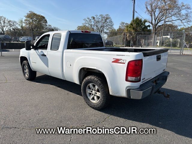Used 2010 White GMC SLE image 3