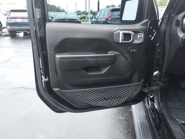 Used 2022 Black Jeep Unlimited Sport Altitude image 11