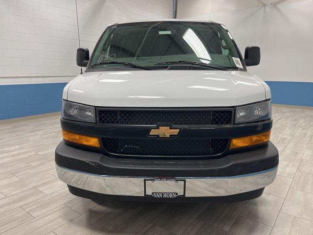 New 2026 Summit White Chevrolet Work Van image 19