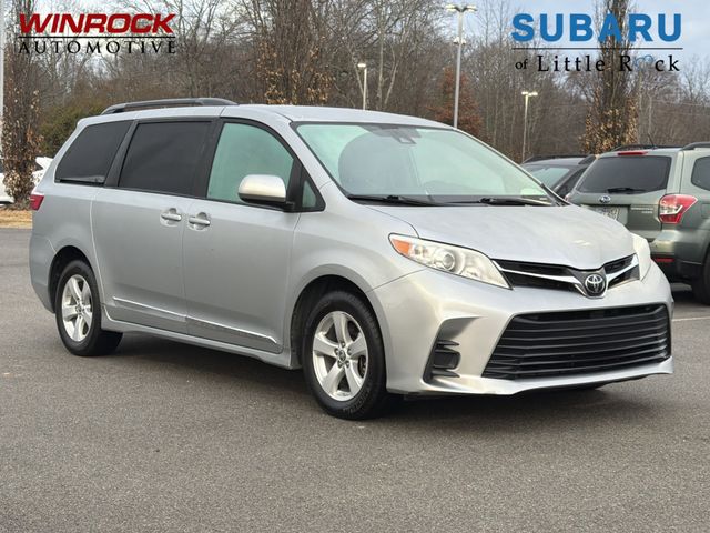 2020 Toyota Sienna LE 7-Passenger FWD with Auto-Access Seat