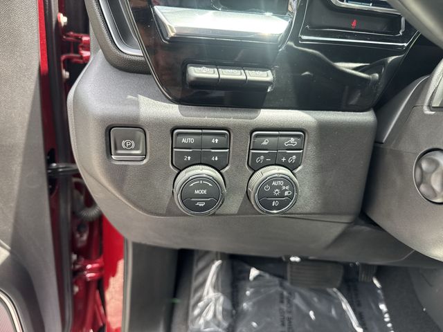 Used 2022  Chevrolet High Country image 25