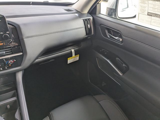 2025 Nissan Pathfinder SL photo 14