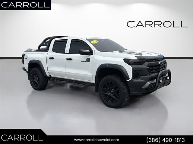 Summit White 2024 Chevrolet Colorado Trail Boss Crew Cab 4WD Pickup Truck Four-Wheel Drive 8-Speed Automatic