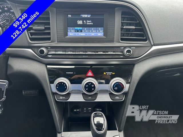 2019 Hyundai Elantra SE 19