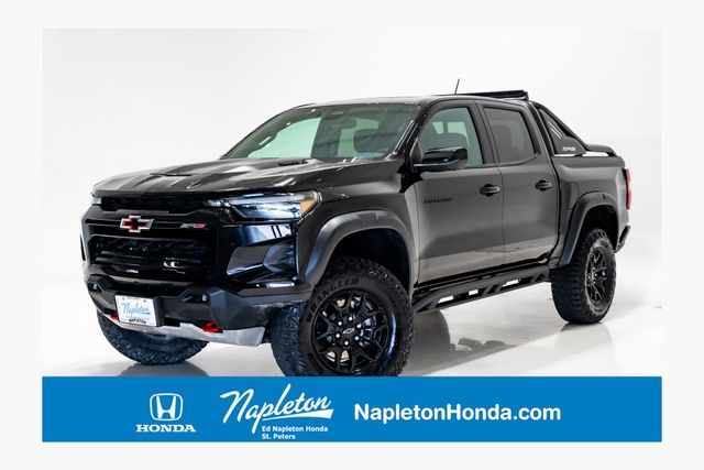 Black 2025 Chevrolet Colorado Pickup Truck Four-Wheel Drive 8-Speed Automatic