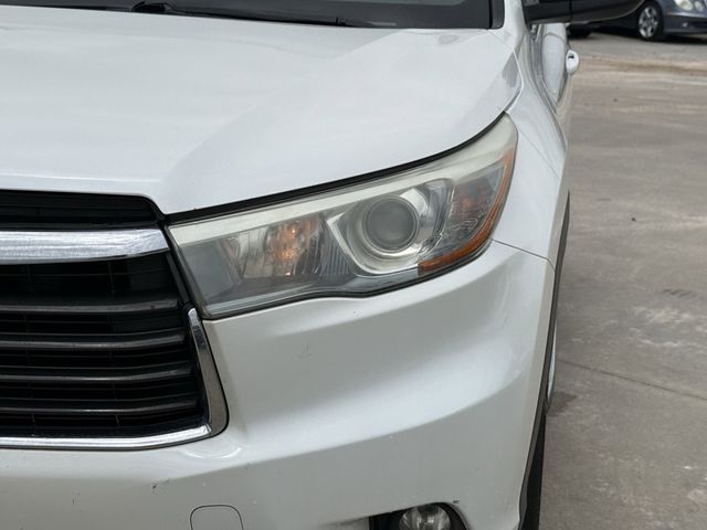 2015 Toyota Highlander XLE V6 White at Community Honda
