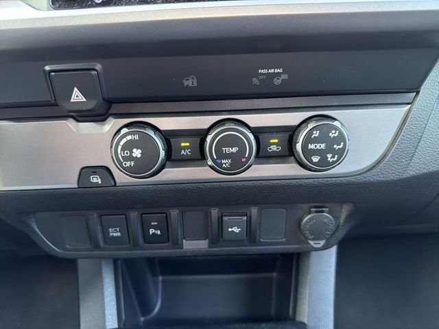 Used 2020 White Toyota SR5 image 19