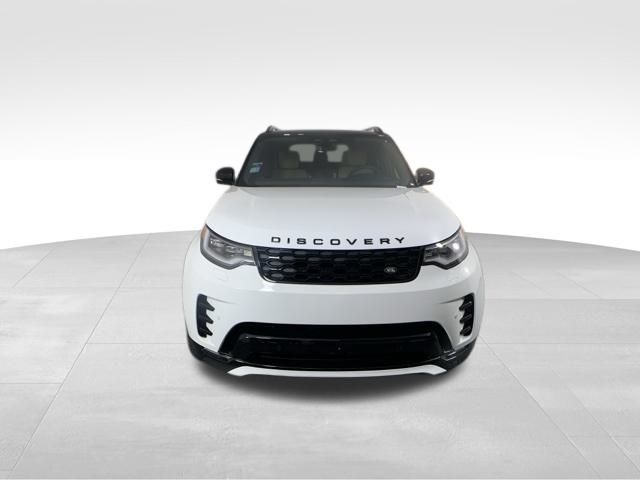 2025 Land Rover Discovery Dynamic SE 9