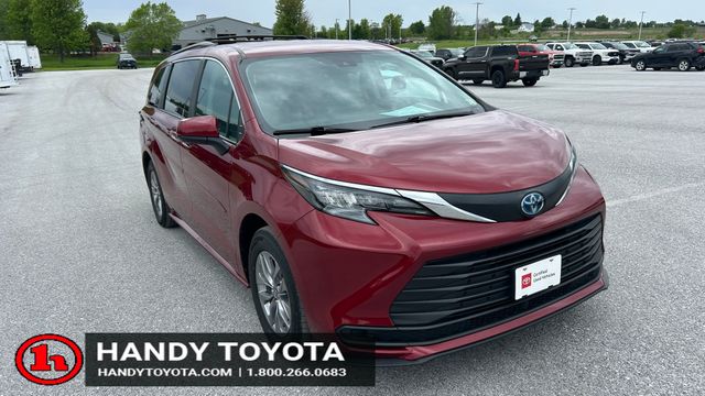 2024 Toyota Sienna LE 8-Passenger Hybrid AWD's photo