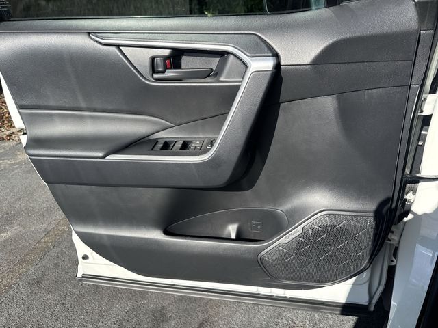 Used 2025 White Toyota LE image 26