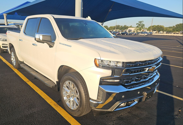 White (Iridescent Pearl Tricoat) 2019 Chevrolet Silverado 1500 Pickup Truck Four-Wheel Drive 8-Speed Automatic