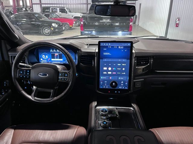 Used 2022 White Ford King Ranch image 24