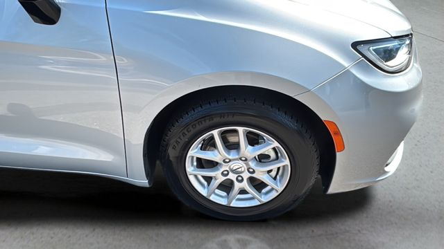Used 2024 Silver Chrysler Touring L image 35