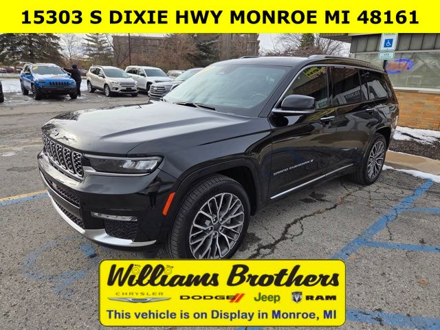 2023 Jeep Grand Cherokee L Summit - Diamond Black Crystal Pearlcoat exterior view 7