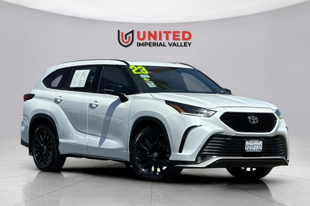 White (Wind Chill Pearl) 2023 Toyota Highlander SUV / Crossover Front-Wheel Drive 8-Speed Automatic
