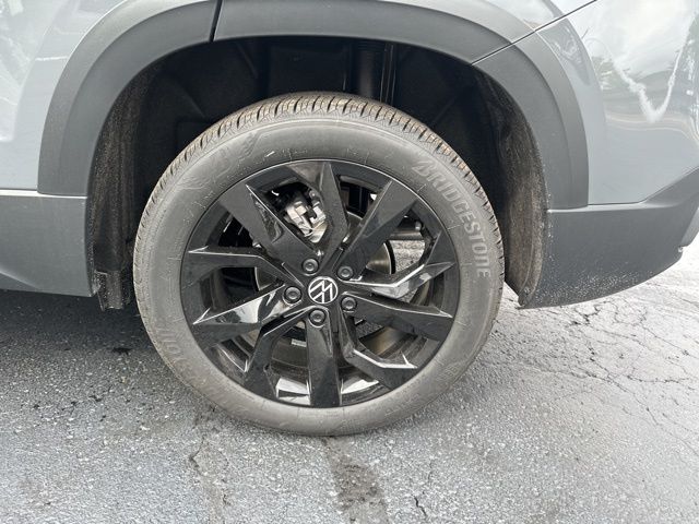 2024 Volkswagen Taos 1.5T SE photo