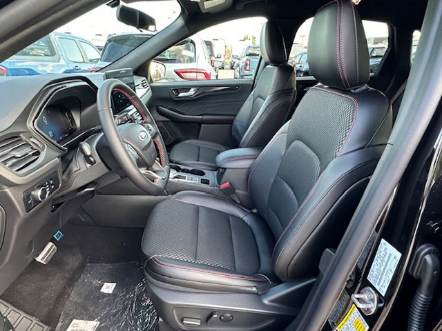 2025 Ford Escape ST-Line photo