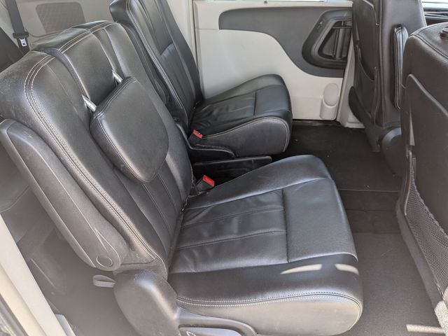 2015 Chrysler Town & Country - Image 31